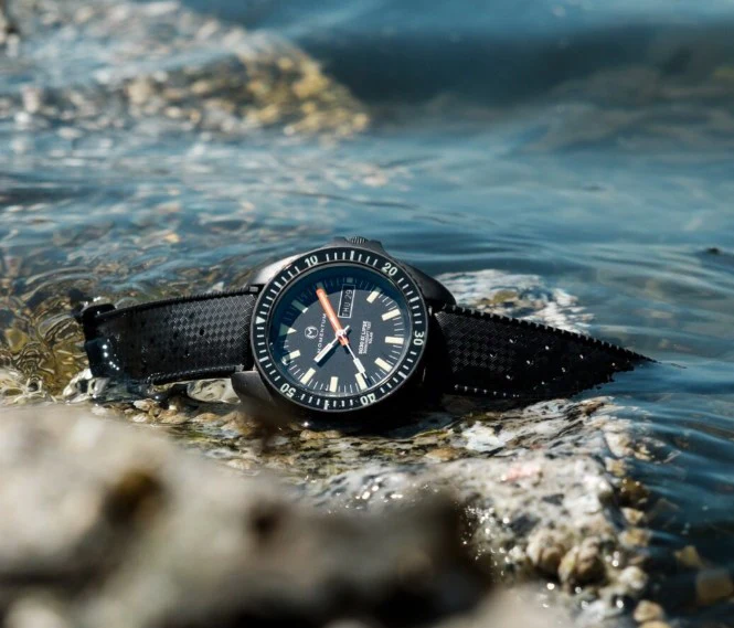Sea Quartz 30 Eclipse - Solar Black-Ion [42mm] - Image 4