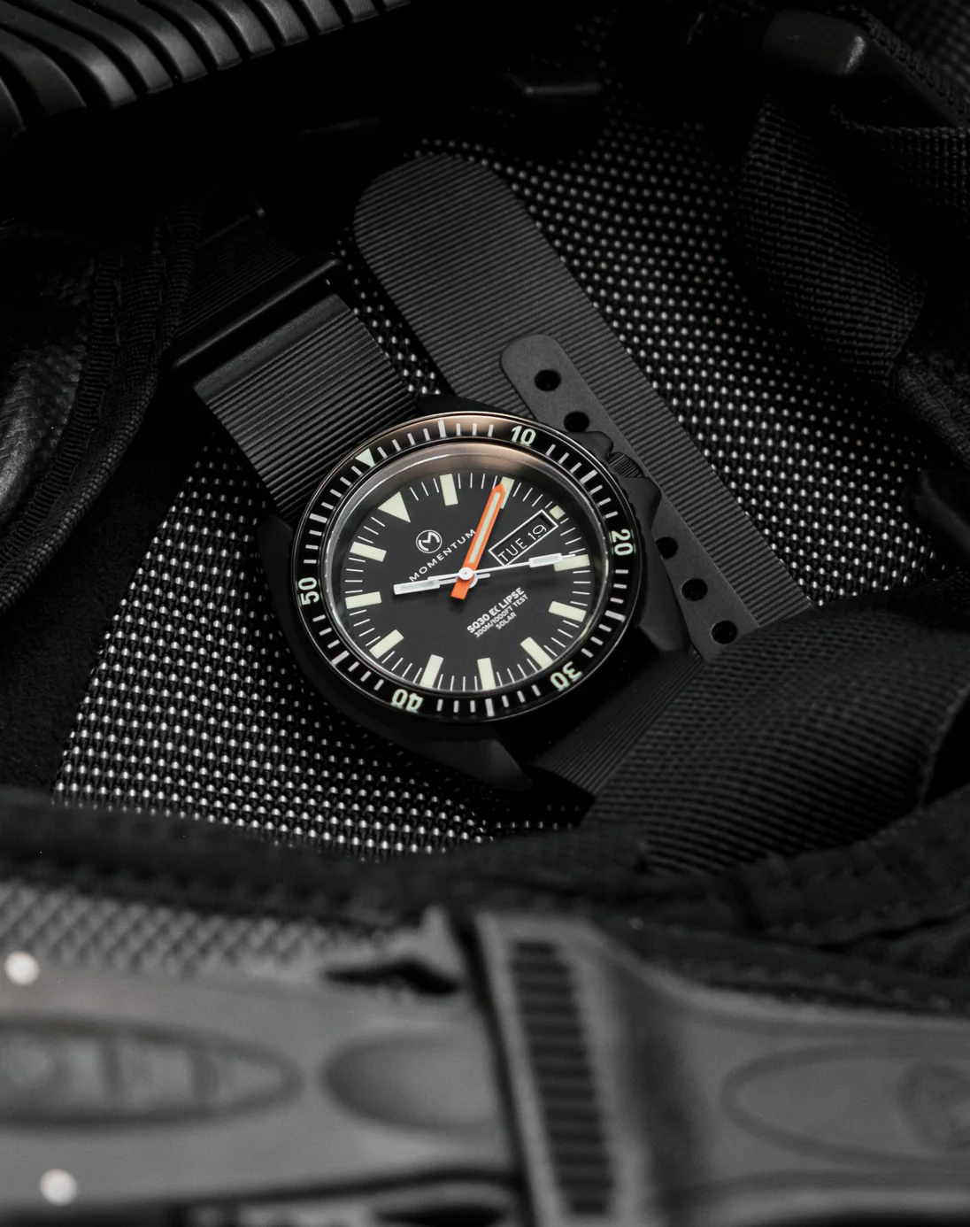 Sea Quartz 30 Eclipse - Solar Black-Ion [42mm] - Image 6